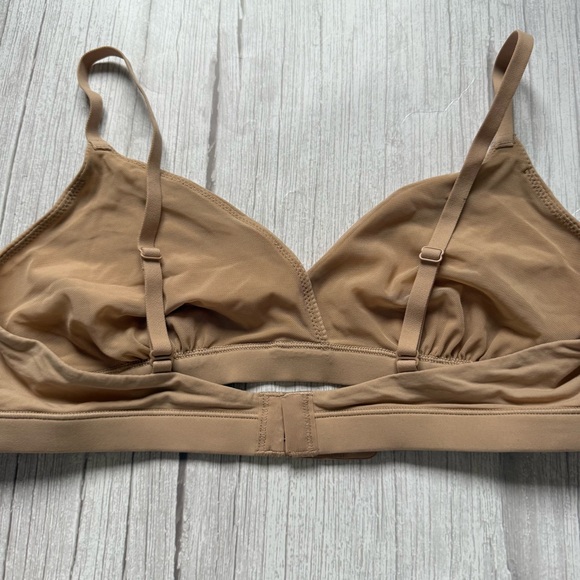 SKIMS Fits Everybody Crossover Bralette - Picture 3 of 3